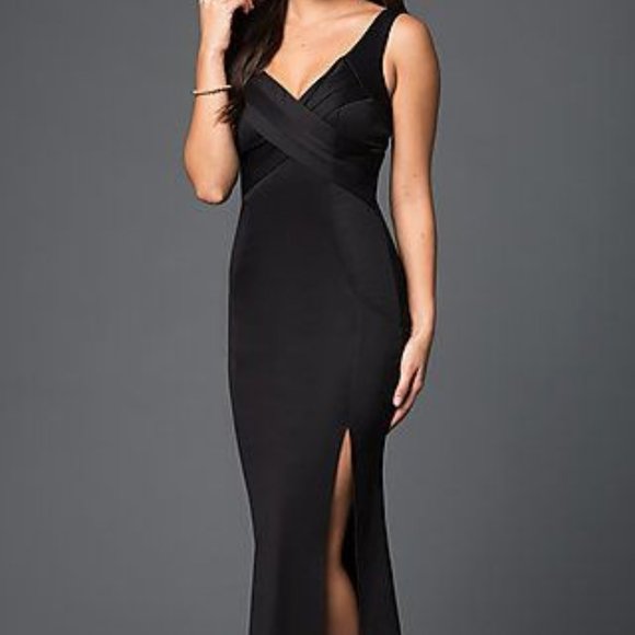 Sleeveless Black V-Neck Dress - Picture 1 of 6